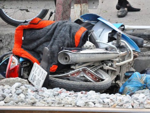 Cố băng qua đường sắt, 1 người chết tại chỗ - ảnh 2