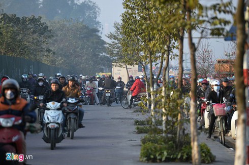 Đường phố Hà Nội kẹt cứng ngày cận Tết - ảnh 3