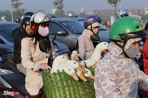 Đường phố Hà Nội kẹt cứng ngày cận Tết - ảnh 4