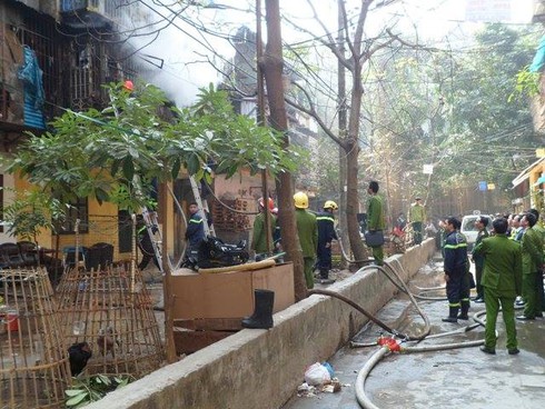 Hà Nội: Cháy lớn tại tập thể Thanh Xuân Bắc - ảnh 1