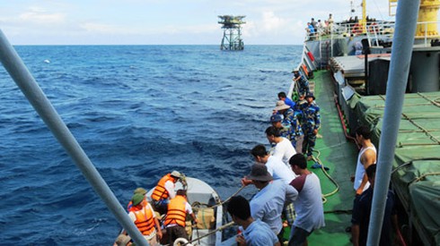 Tết trên “nhà giàn cổ” - ảnh 1