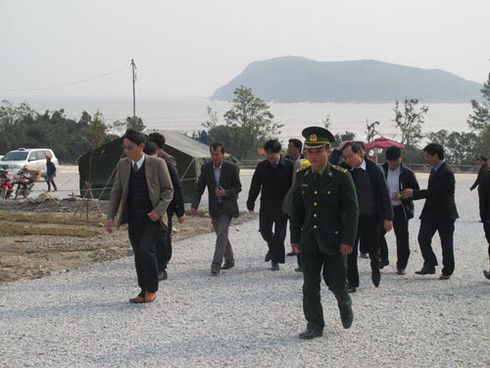 Người dân ùn ùn về viếng Đại tướng ngày cuối năm - ảnh 3