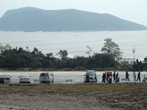 Người dân ùn ùn về viếng Đại tướng ngày cuối năm - ảnh 5