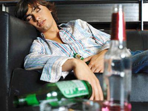 Cách giã rượu, giảm đau đầu khi say - ảnh 1