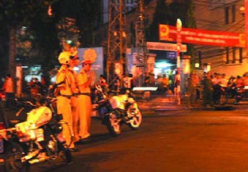 Trải lòng của những người canh cho dân đón tết - ảnh 1