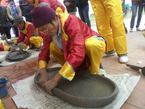 Chơi pháo đất ở đền Trần Thái Bình - ảnh 4