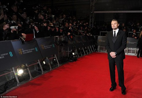 'Ông bà Smith' tình cảm trên thảm đỏ BAFTA - ảnh 9