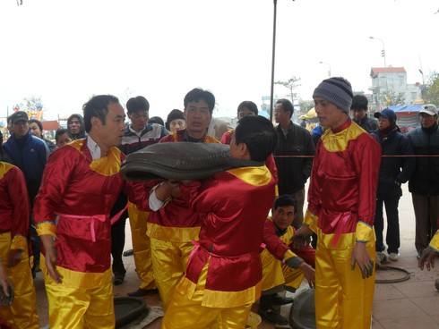 Chơi pháo đất ở đền Trần Thái Bình - ảnh 6