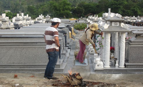 Sống nhờ... người đã khuất - ảnh 1