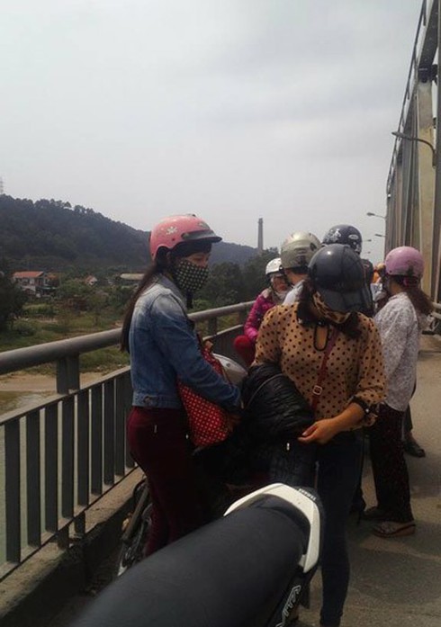 Nghệ An: Đã tìm thấy thi thể hai mẹ con nhảy cầu Bến Thủy - ảnh 1