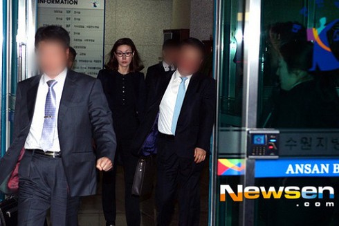 Á hậu Hàn lộ vẻ mệt mỏi sau phiên tòa xử bán dâm - ảnh 1