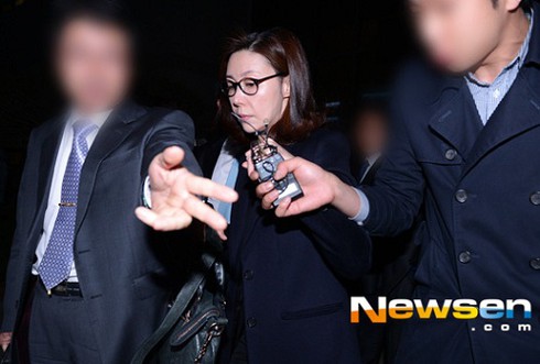 Á hậu Hàn lộ vẻ mệt mỏi sau phiên tòa xử bán dâm - ảnh 2