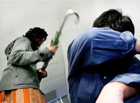 Bị ép ân ái, vợ 54 tuổi đánh chết chồng 59 tuổi rồi vào giường ngủ - ảnh 1