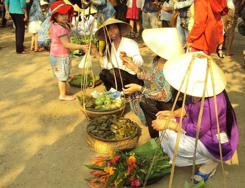 Festival Huế 2014: Hấp dẫn, độc đáo chợ quê ngày hội - ảnh 2