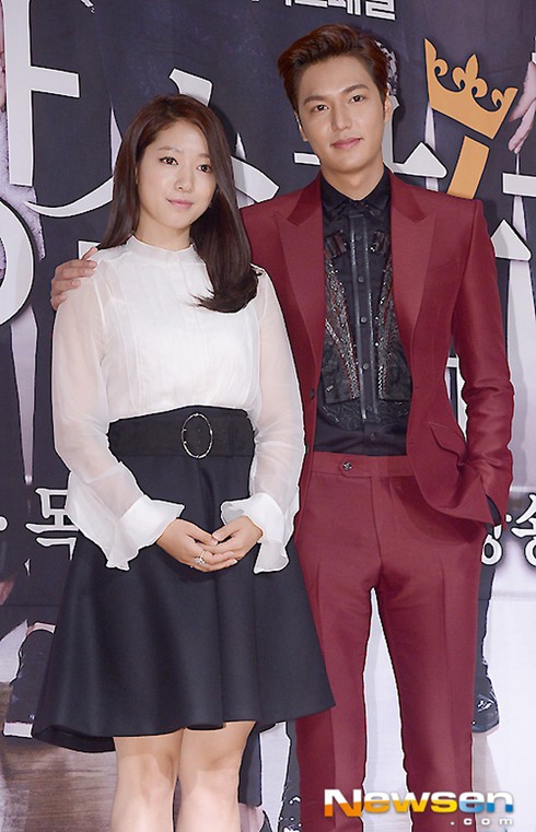 Lee Min Ho, Park Shin Hye cầu nguyện cho nạn nhân vụ đắm phà - ảnh 2