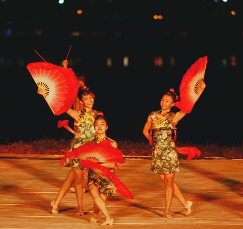 Sông Hương luyến lưu giã bạn... - ảnh 10