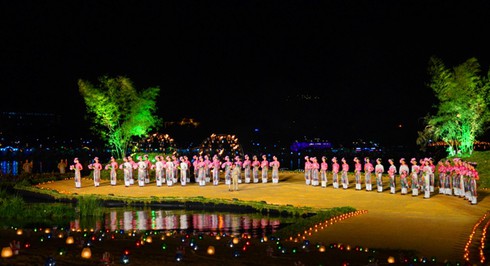 Sông Hương luyến lưu giã bạn... - ảnh 3