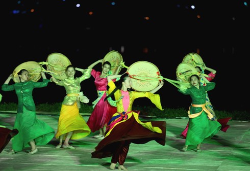 Sông Hương luyến lưu giã bạn... - ảnh 7