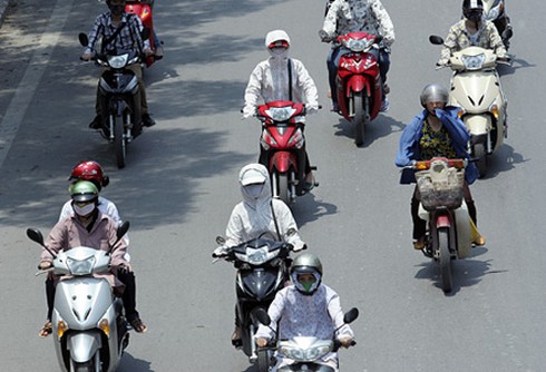 Dự báo thời tiết 27/4: Bắc Bộ mát mẻ, Nam Bộ nắng 37oC - ảnh 1