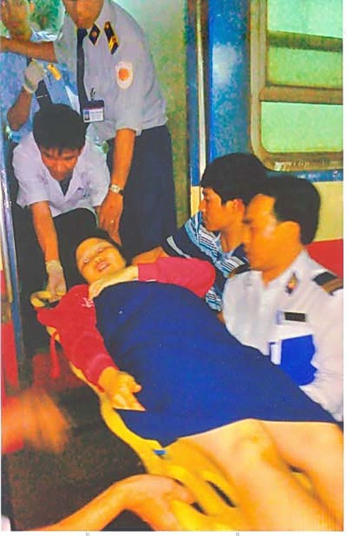 Một phụ nữ sinh con ngay trên tàu SE8 - ảnh 1