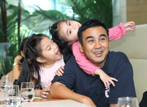 Quá khứ cơ cực lận đận của MC điển trai Quyền Linh - ảnh 12