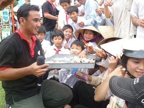 Quá khứ cơ cực lận đận của MC điển trai Quyền Linh - ảnh 6