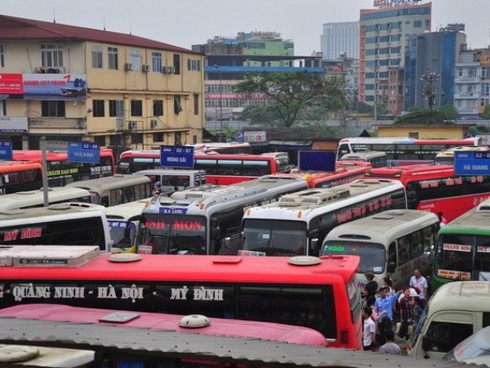 Hà Nội: Người dân đổ xô rời “kinh” về quê nghỉ lễ 30/4 - ảnh 8