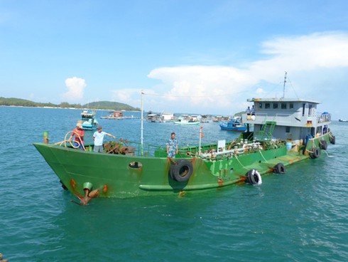 CSB bắt giữ tàu vận chuyển dầu trái phép trên vùng biển Tây Nam - ảnh 2
