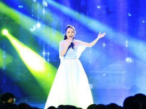 Bất ngờ vượt Minh Thùy, Nhật Thủy giành quán quân Vietnam Idol 2014 - ảnh 1