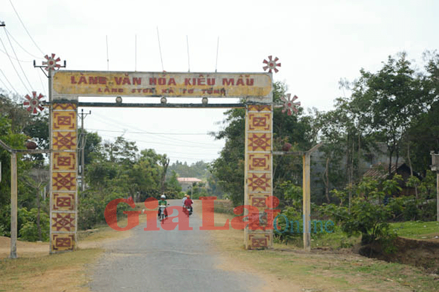 Trên quê hương Anh hùng Núp (K1) - ảnh 2