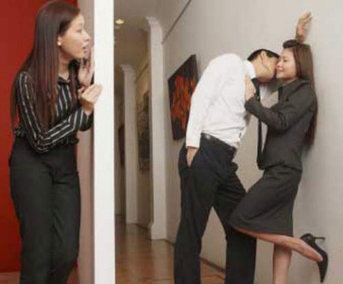 Chồng ngoại tình còn xui bồ đánh vợ! - ảnh 1