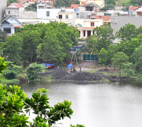 Nghĩa trang sụt lún bất thường, dân lo lắng di chuyển mộ người thân - ảnh 3