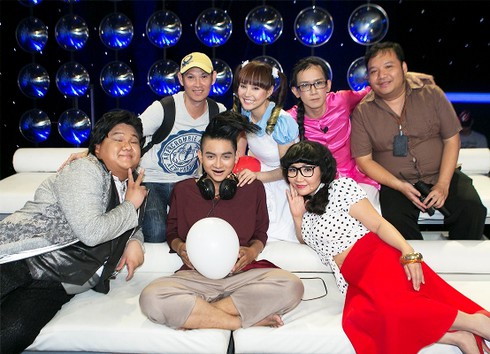 Những màn hóa thân ấn tượng trong Gương mặt thân quen 2014 - ảnh 1