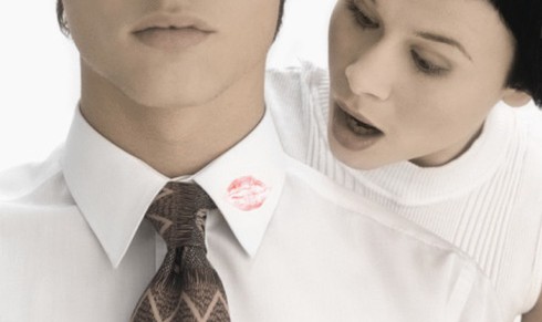 Con gái ở cữ, mẹ vợ thuê thám tử theo dõi con rể ngoại tình - ảnh 1