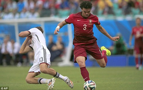 Cận cảnh tình huống nhận thẻ đỏ gây tranh cãi của Pepe - ảnh 3