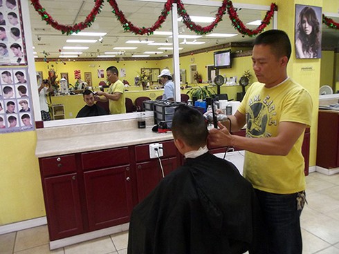 Người Việt ở Mỹ: Làm nail và giữ trẻ, kiếm tiền tỷ mỗi năm - ảnh 2