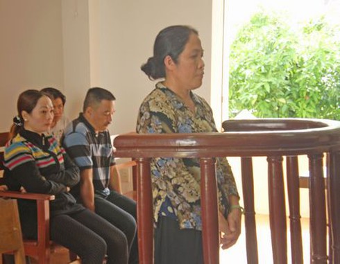 Lén vợ đi ăn vụng,