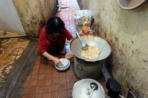 phố cổ, cỗ cúng, cổ truyền, gia tiên, chật chội