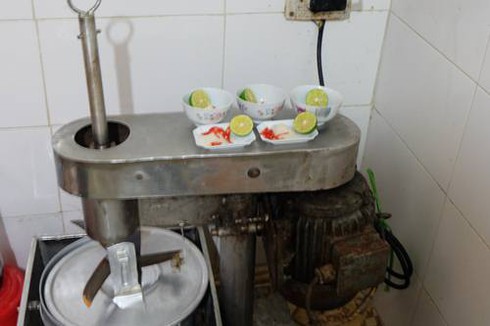 phố cổ, cỗ cúng, cổ truyền, gia tiên, chật chội