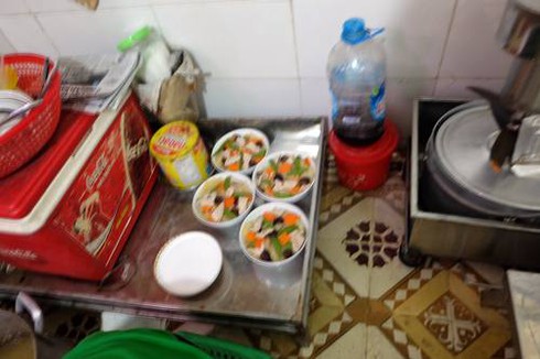 phố cổ, cỗ cúng, cổ truyền, gia tiên, chật chội