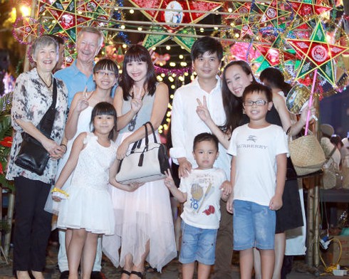 Xuân Bắc, Thúy Hằng, Tấn Minh háo hức dự trung thu đậm chất Việt - ảnh 10