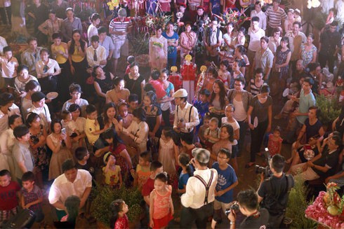 Xuân Bắc, Thúy Hằng, Tấn Minh háo hức dự trung thu đậm chất Việt - ảnh 17