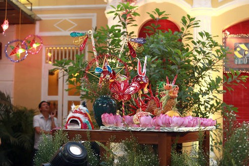 Xuân Bắc, Thúy Hằng, Tấn Minh háo hức dự trung thu đậm chất Việt - ảnh 3