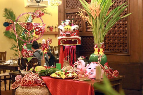 Xuân Bắc, Thúy Hằng, Tấn Minh háo hức dự trung thu đậm chất Việt - ảnh 4