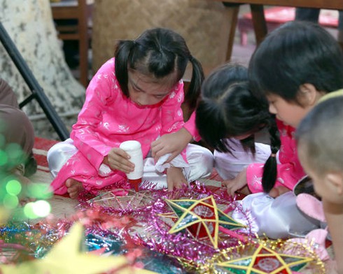 Xuân Bắc, Thúy Hằng, Tấn Minh háo hức dự trung thu đậm chất Việt - ảnh 7