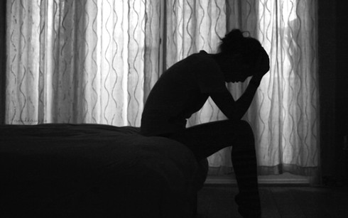 Nhặt bao cao su, cô gái mang đi tố cáo hai kẻ đồi bại - ảnh 1