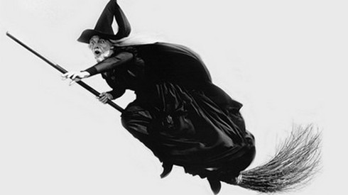 Vì sao phù thủy luôn già nua, xấu xa và độc ác? - ảnh 2