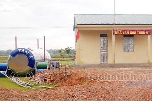 Hà Tĩnh: Bồn trữ nước sạch mùa lũ bỗng