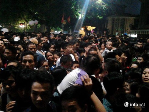 Tin nóng sáng 11/10: Hà Nội tắc nghẽn nửa đêm, Sunrise 689 đã cập bờ - ảnh 2