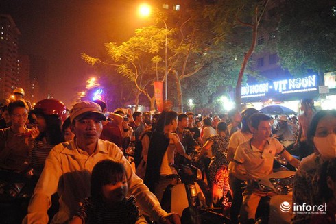 Tin nóng sáng 11/10: Hà Nội tắc nghẽn nửa đêm, Sunrise 689 đã cập bờ - ảnh 3